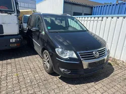 Schwarz Gebraucht 2010 VW Touran Highline Van / Kleinbus | 4.990 € (Fairer Preis)