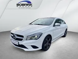 Weiß Gebraucht 2015 Mercedes CLA250 Shooting Brake Urban Kombi | 17.950 €