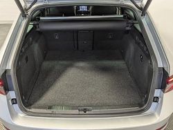 Metallic Gebraucht 2022 Skoda Superb SportLine Kombi | 29.470 € (Teuer)