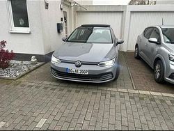 Grau Gebraucht 2024 VW Golf Limousine | 24.150 € (Guter Preis)