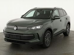 Cipressino grün metallic Neu 2025 VW Tiguan Life SUV | 49.495 € (Superpreis)