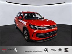 Persimmon red metallic Gebraucht 2024 VW Tiguan Life SUV | 36.970 € (Fairer Preis)