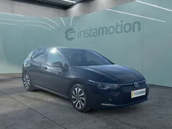 Schwarz Gebraucht 2022 VW Golf VIII Active Limousine | 24.850 € (Etwas zu teuer)