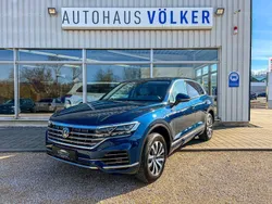 Aquamarinblau metallic Gebraucht 2018 VW Touareg Elegance SUV | 40.500 € (Superpreis)