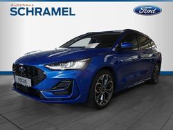 Blau / desert island blue Gebraucht 2024 Ford Focus ST-Line X Limousine | 38.390 €
