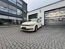 Hellelfenbein Gebraucht 2025 VW Touran Trendline Van / Kleinbus | 35.105 € (Fairer Preis)