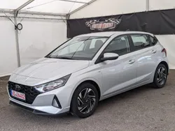 Grau Gebraucht 2023 Hyundai i20 Trend Kleinwagen | 14.300 €