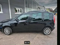 Schwarz Gebraucht 2015 Skoda Roomster Kombi | 6.900 €