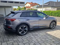 Grau Gebraucht 2022 Audi Q4 e-tron S-Line SUV | 38.799 € (Fairer Preis)