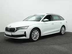Weiss Gebraucht 2024 Skoda Octavia Selection Kombi | 31.289 € (Etwas zu teuer)