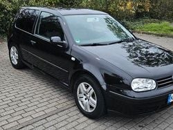 Schwarz Gebraucht 2001 VW Golf IV Edition Kleinwagen | 2.000 € (Fairer Preis)