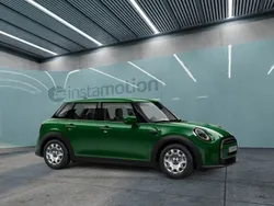 Grün Gebraucht 2024 Mini Cooper Classic Kleinwagen | 24.470 €