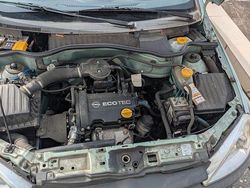 Grün Gebraucht 2001 Opel Corsa Limousine | 900 € (Guter Preis)