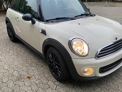 Weiß Gebraucht 2013 Mini ONE Kleinwagen | 6.300 € (Etwas zu teuer)