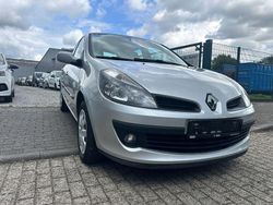 Grau Gebraucht 2006 Renault Clio III Privilege Limousine | 2.450 € (Fairer Preis)