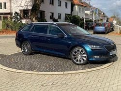 Blau Gebraucht 2016 Skoda Superb LAURIN & KLEMENT Kombi | 20.800 € (Fairer Preis)