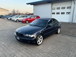 Blau Gebraucht 2001 BMW 318 Limousine | 2.950 € (Etwas zu teuer)