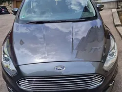 Grau Gebraucht 2018 Ford S-MAX Trend Van / Kleinbus | 14.500 € (Fairer Preis)