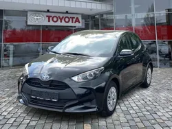 Black mica / ink Gebraucht 2022 Toyota Yaris Hybrid Comfort Kleinwagen | 17.990 € (Fairer Preis)