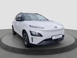 Weiss Gebraucht 2022 Hyundai Kona Prime SUV | 23.900 € (Guter Preis)