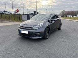 Grau Gebraucht 2016 Kia Rio DREAM-TEAM Edition Limousine | 8.700 € (Fairer Preis)