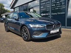 Blau Gebraucht 2018 Volvo V60 Momentum Kombi | 21.490 € (Guter Preis)