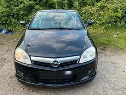 Schwarz Gebraucht 2006 Opel Tigra OPC Cabrio | 2.350 € (Fairer Preis)