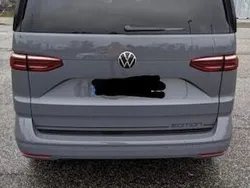Grau Gebraucht 2023 VW Multivan Edition Van / Kleinbus | 59.900 € (Etwas zu teuer)