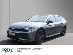 Grau Neu 2025 VW Passat R-line Kombi | 63.990 € (Etwas zu teuer)