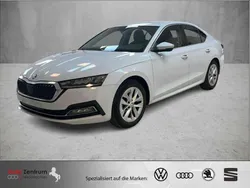 Moon white metallic Gebraucht 2022 Skoda Octavia Style Limousine | 23.970 € (Guter Preis)