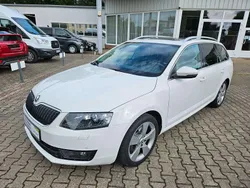 Weiß Gebraucht 2015 Skoda Octavia Elegance Kombi | 11.500 € (Fairer Preis)