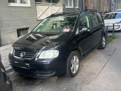 Grau Gebraucht 2005 VW Touran Conceptline Van / Kleinbus | 2.500 € (Etwas zu teuer)