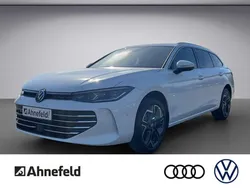 Pure white Gebraucht 2024 VW Passat Elegance Kombi | 46.950 €