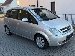 Silber Gebraucht 2004 Opel Meriva Cosmo Van / Kleinbus | 3.900 €
