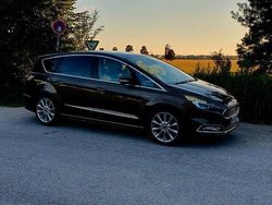 Braun Gebraucht 2016 Ford S-MAX Vignale Van / Kleinbus | 19.600 € (Fairer Preis)