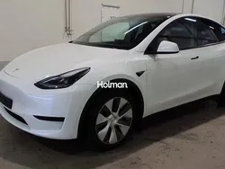 Weiß Gebraucht 2023 Tesla Model Y Standard Range SUV | 30.847 €