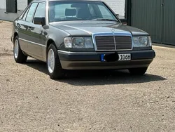 Grau Gebraucht 1990 Mercedes E200 Limousine | 8.450 €
