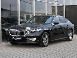 Black sapphire metallic Gebraucht 2024 BMW 520 Sport Line Limousine | 49.450 € (Superpreis)