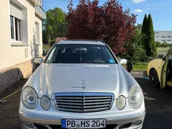 Grau Gebraucht 2004 Mercedes E220 Kombi | 2.599 €