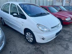 Weiß Gebraucht 2003 Citroën Xsara Picasso Van / Kleinbus | 550 €