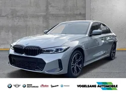 Brooklyn grau metallic Gebraucht 2024 BMW 320e M Sport Limousine | 48.490 €