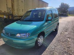 Grün Gebraucht 2002 Renault Kangoo Kombi | 1.750 € (Guter Preis)