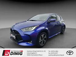 Blau Neu 2024 Toyota Yaris Hybrid Team Limousine | 28.995 € (Teuer)