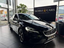 Onyx black (metallic) Gebraucht 2018 Volvo V40 R-Design Limousine | 22.190 € (Teuer)