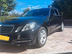 Schwarz Gebraucht 2011 Mercedes E200 Avantgarde Limousine | 9.399 € (Fairer Preis)