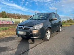 Grau Gebraucht 2013 Opel Zafira Tourer Van / Kleinbus | 5.900 € (Guter Preis)