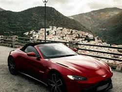 Rot Gebraucht 2021 Aston Martin V8 Vantage Coupé | 100.000 €