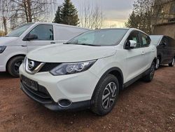 Weiß Gebraucht 2016 Nissan Qashqai Visia SUV | 7.880 € (Guter Preis)