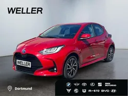 Rot Gebraucht 2022 Toyota Yaris Hybrid Team Limousine | 18.480 € (Guter Preis)