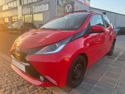 Rot Gebraucht 2016 Toyota Aygo X-wave Kleinwagen | 5.690 € (Fairer Preis)